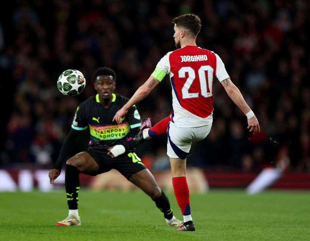 PG电子试玩官网-阿森纳主场失利，球迷不满主帅战术