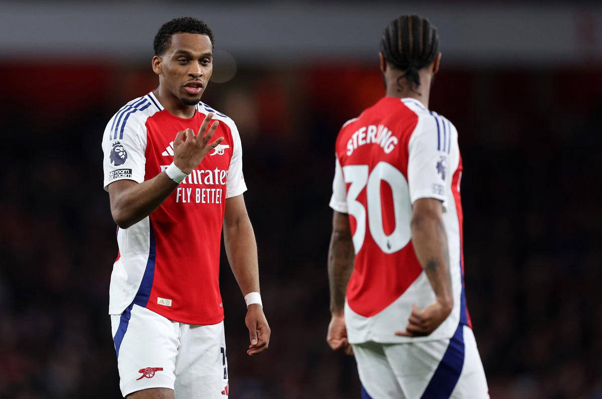 PG电子官方-利物浦全力以赴英超榜首之争悬念重重